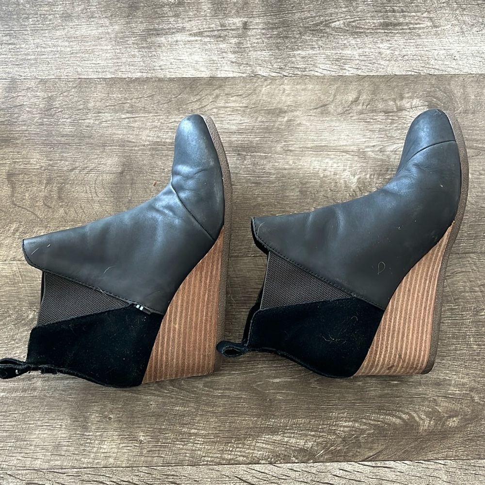 Tom’s black booties 9